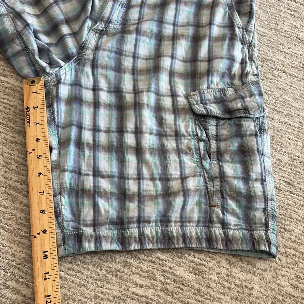 Tommy Bahama Jeans Mens Plaid Cargo Shorts Size 35 Light Blue Cotton Bermuda
